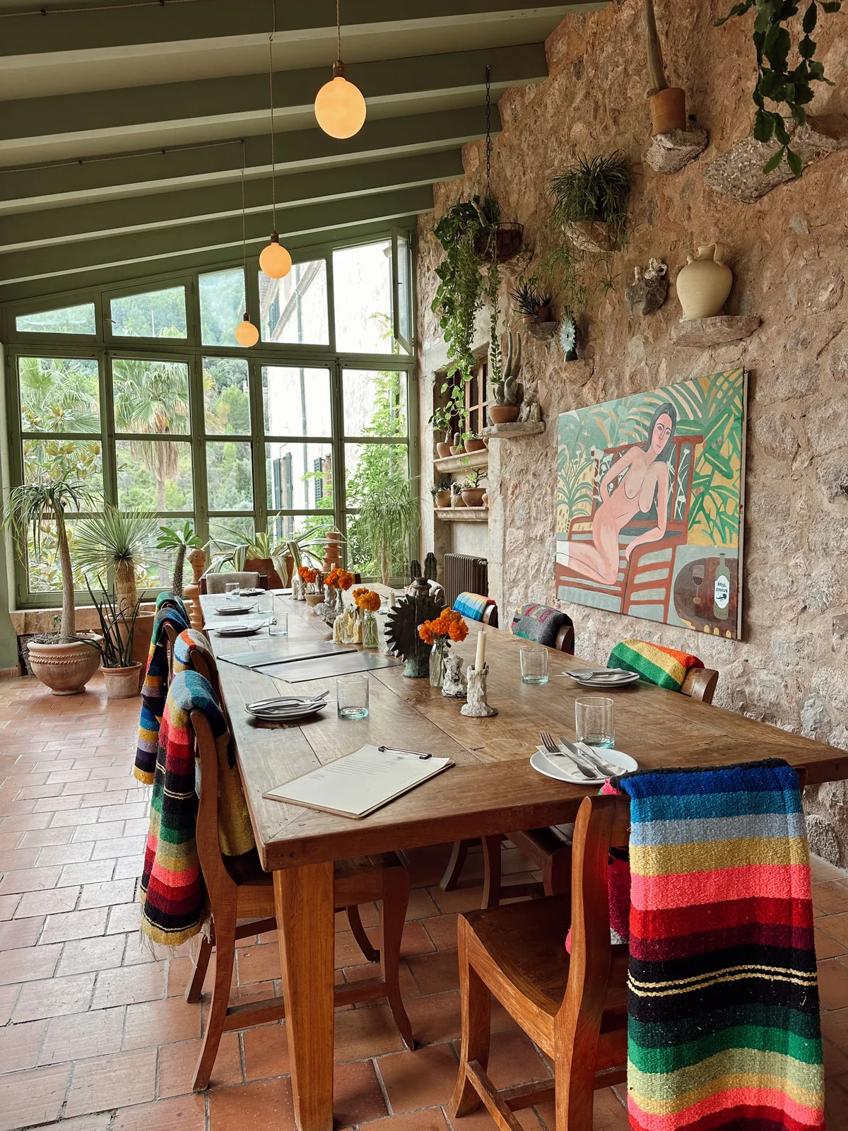 Sala ristorante di carattere fotografata con luce naturale
